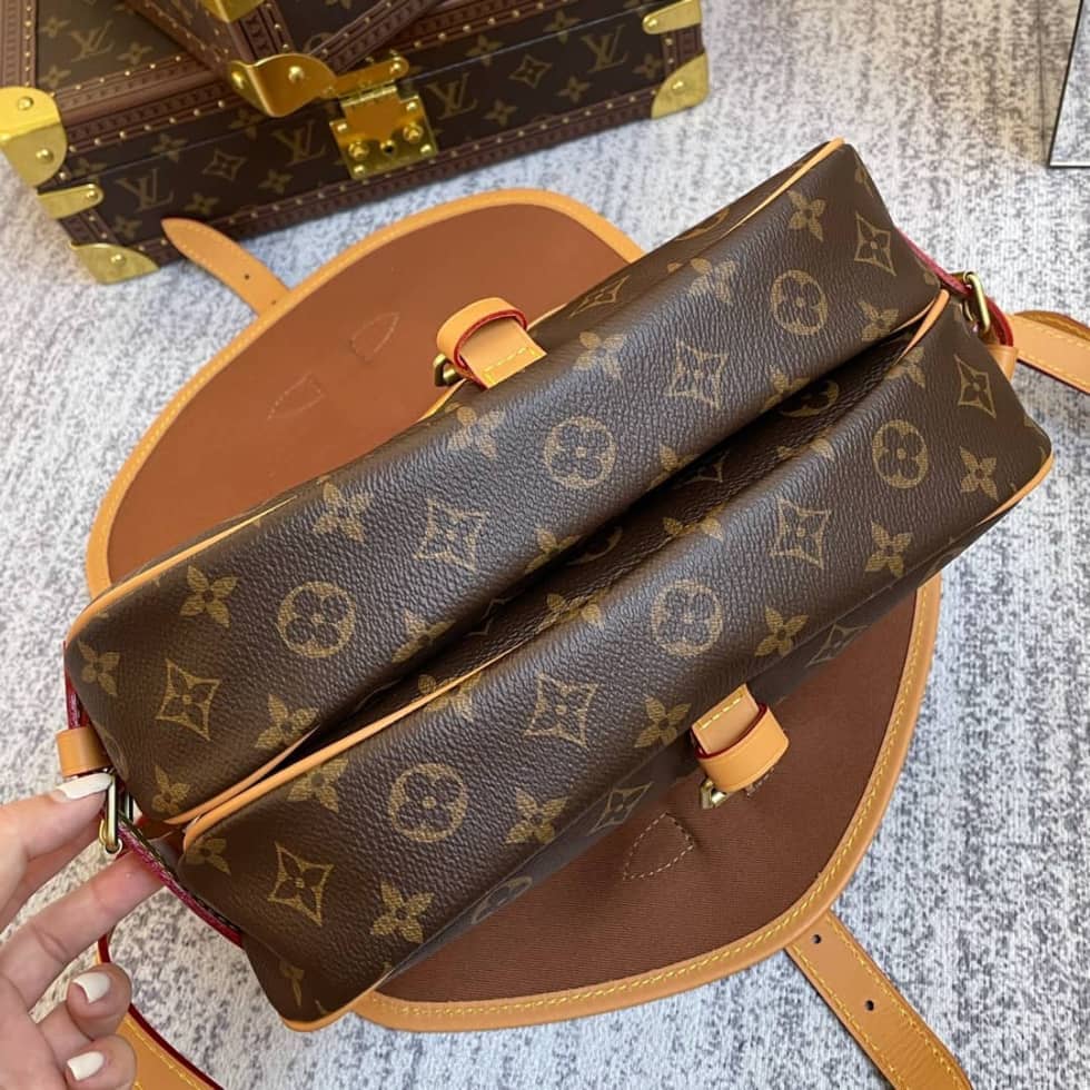 L0vis Vvtt0n Saumur Shoulder Bag PM Monogram Canvas Brown M40710 Replica