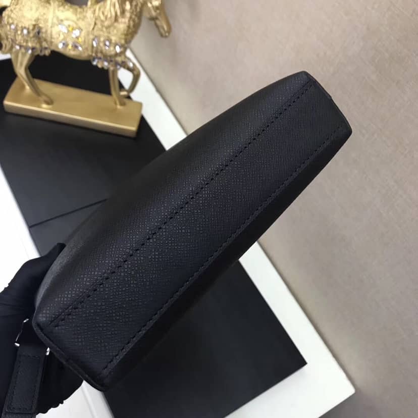 L0vis Vvtt0n Taiga Pochette Grigori Mens Shoulder Bag Replica Black M30505