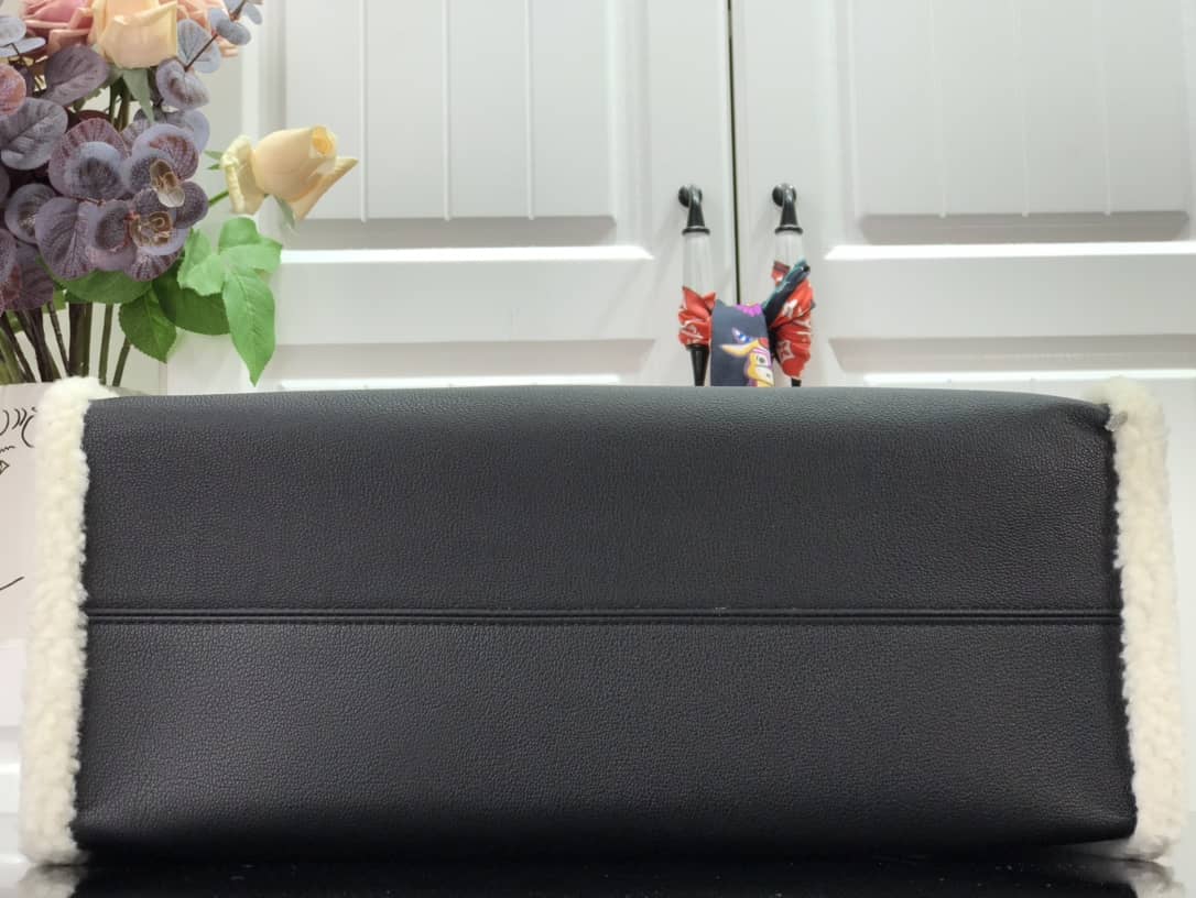 L0vis Vvtt0n Onthego GM Leather Shearling Bag Black Replica M56958