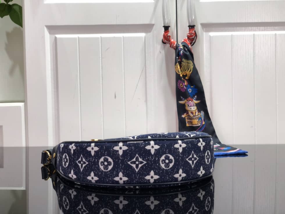 L0vis Vvtt0n Loop Monogram Denim Ecru Blue M81094 Replica Hobo