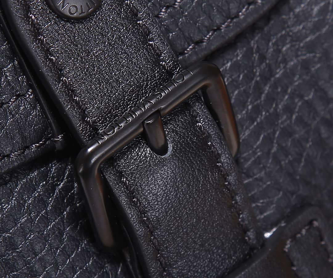 L0vis Vvtt0n Christopher XS Replica Backpack Black M58495