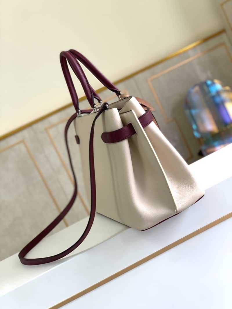 L0vis Vvtt0n Lockme Day 2Way Bag Replica M53647