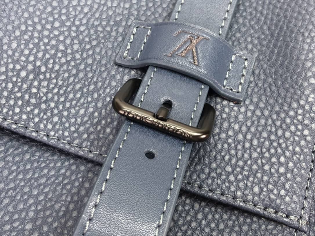 L0vis Vvtt0n Flight Taurillon Leather Messenger Bag Replica M58493