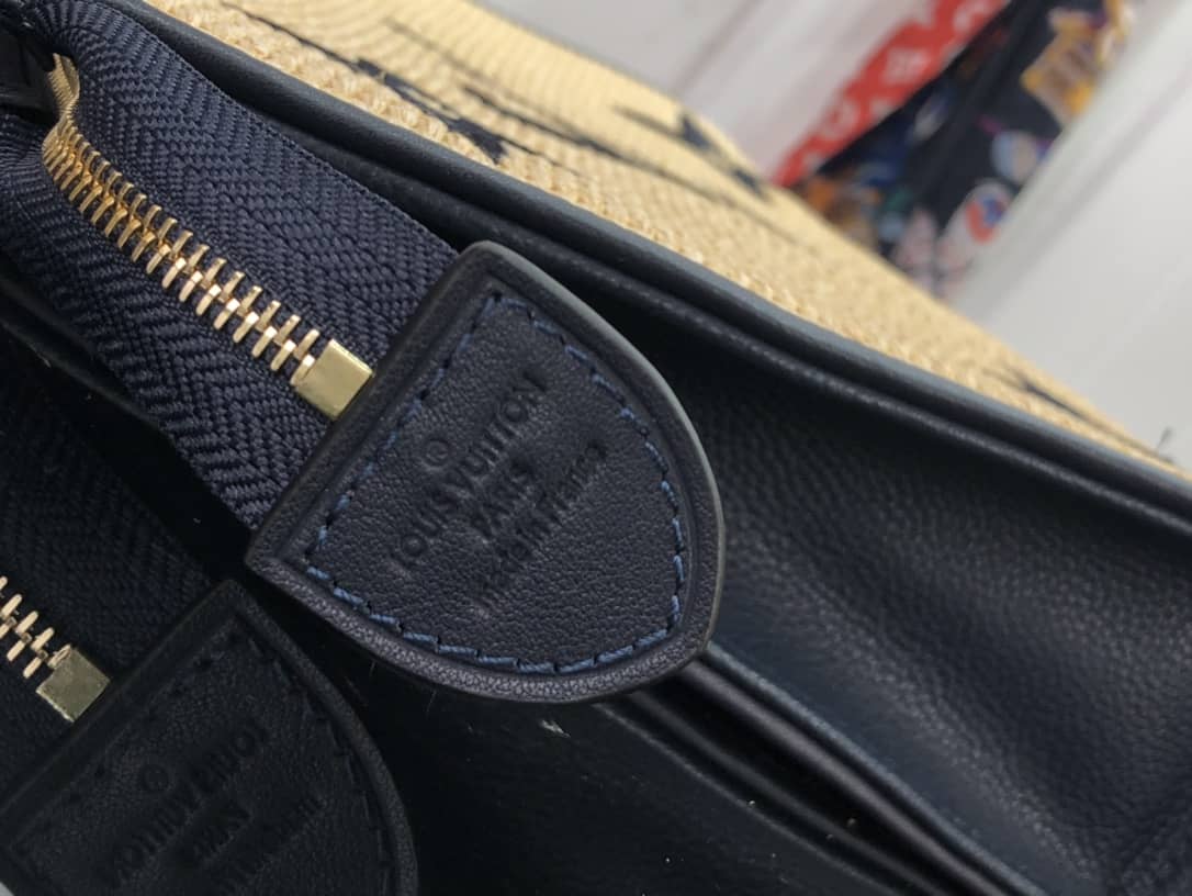 L0vis Vvtt0n Monogram Giant Raffia Toiletry 26 Cosmetic Bag Replica Apricot