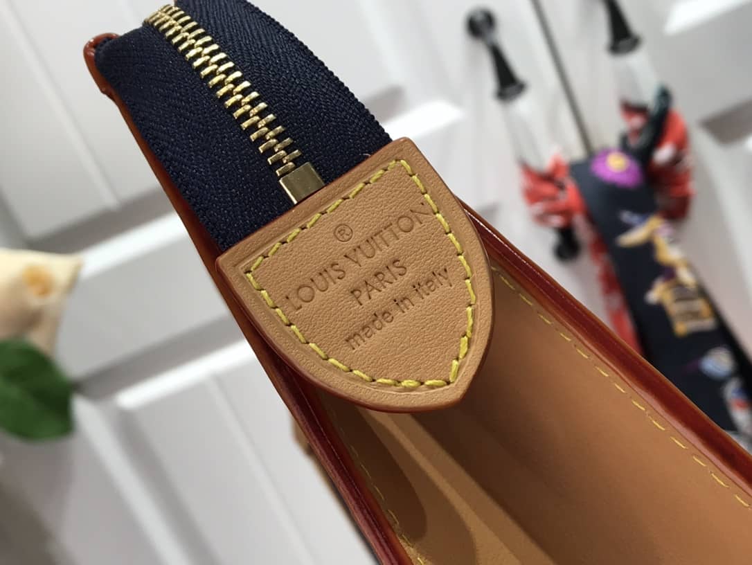 L0vis Vvtt0n Since 1854 Poche Toilette Bag Replica M80306