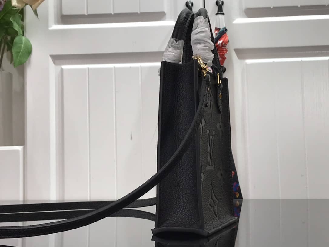 L0vis Vvtt0n Monogram Petit Sac Plat 2Way Replica Shoulder Bag Black M69442