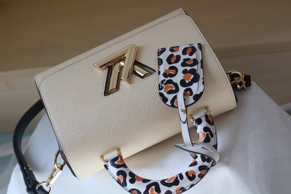 L0vis Vvtt0n Twist Leopard Handle Bag Epi Leather PM M50362 Replica Shoulder Bag