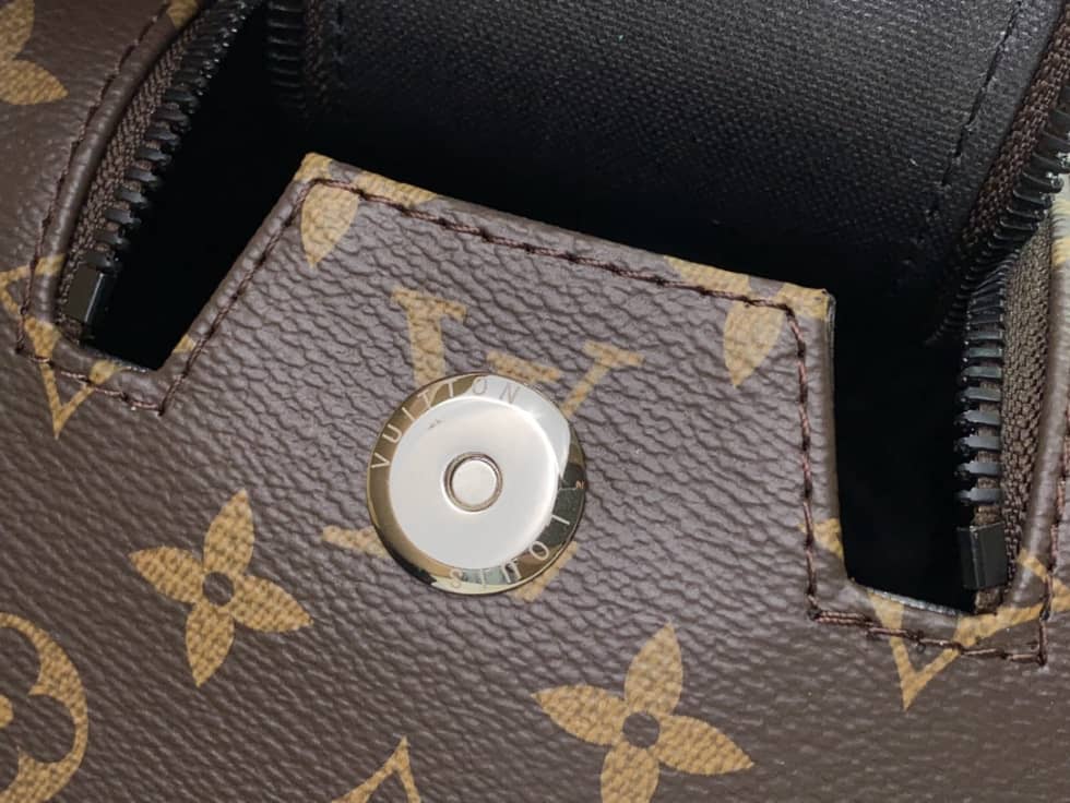 L0vis Vvtt0n Dopp Kit Monogram Canvas Toilet Pouch M46253 Replica