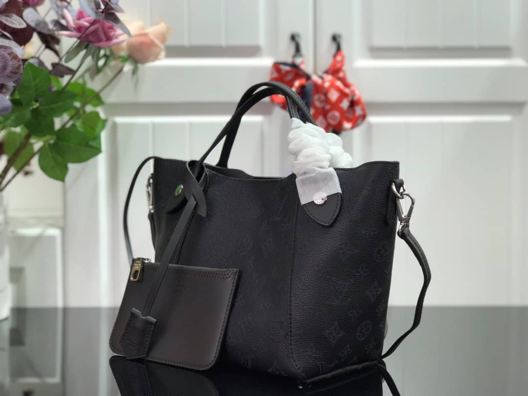 L0vis Vvtt0n Mahina Hina PM Leather Tote Replica Black M54353