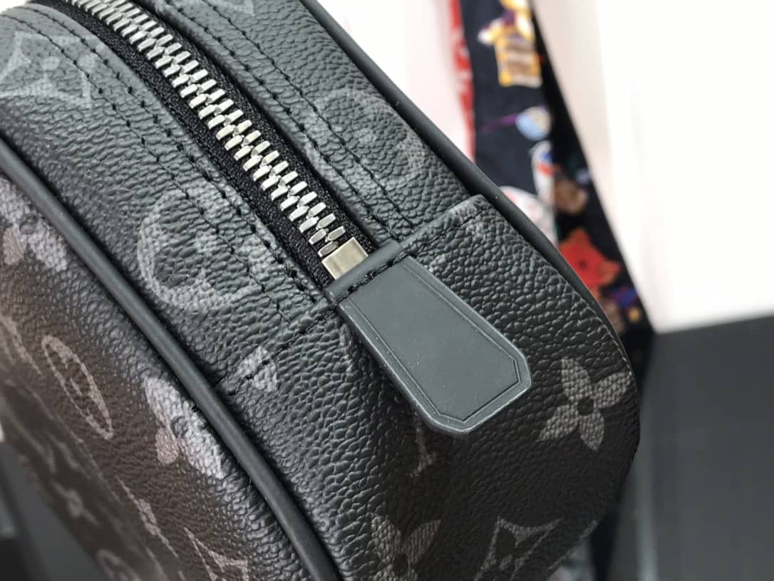 L0vis Vvtt0n Monogram Eclipse Toiletry Pouch M483384