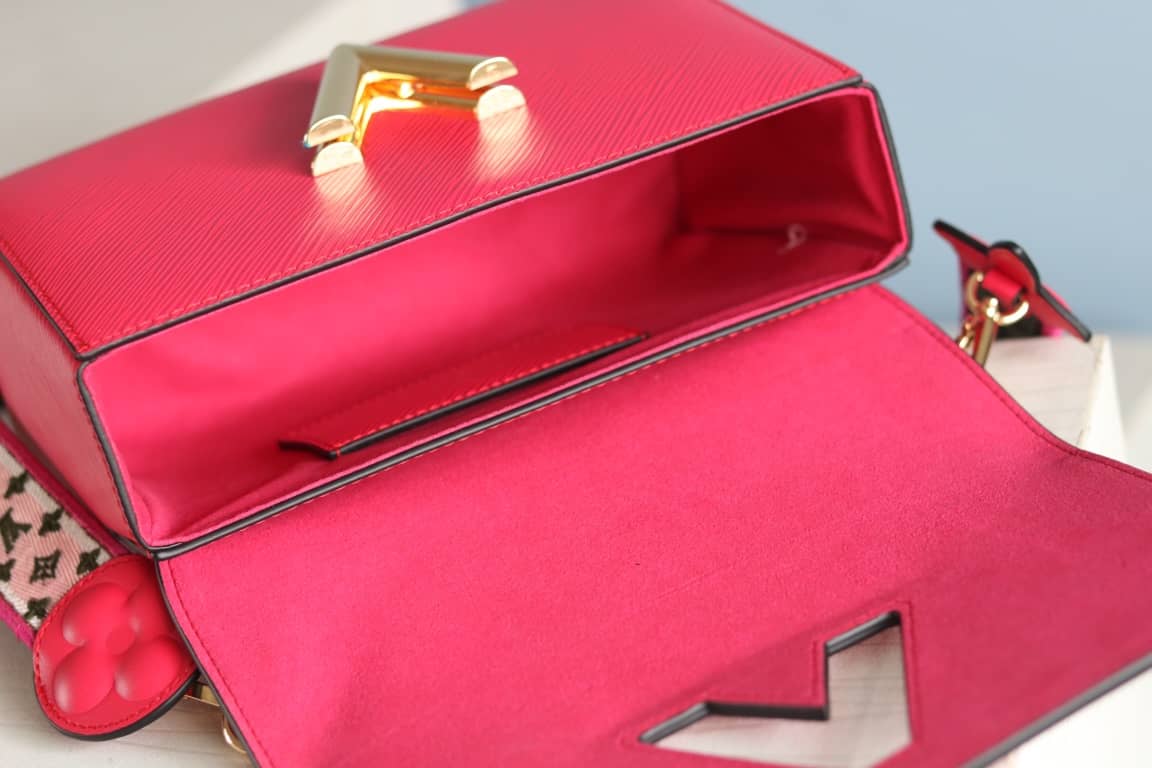 L0vis Vvtt0n Textured Epi Leather Twist Series Bag Red