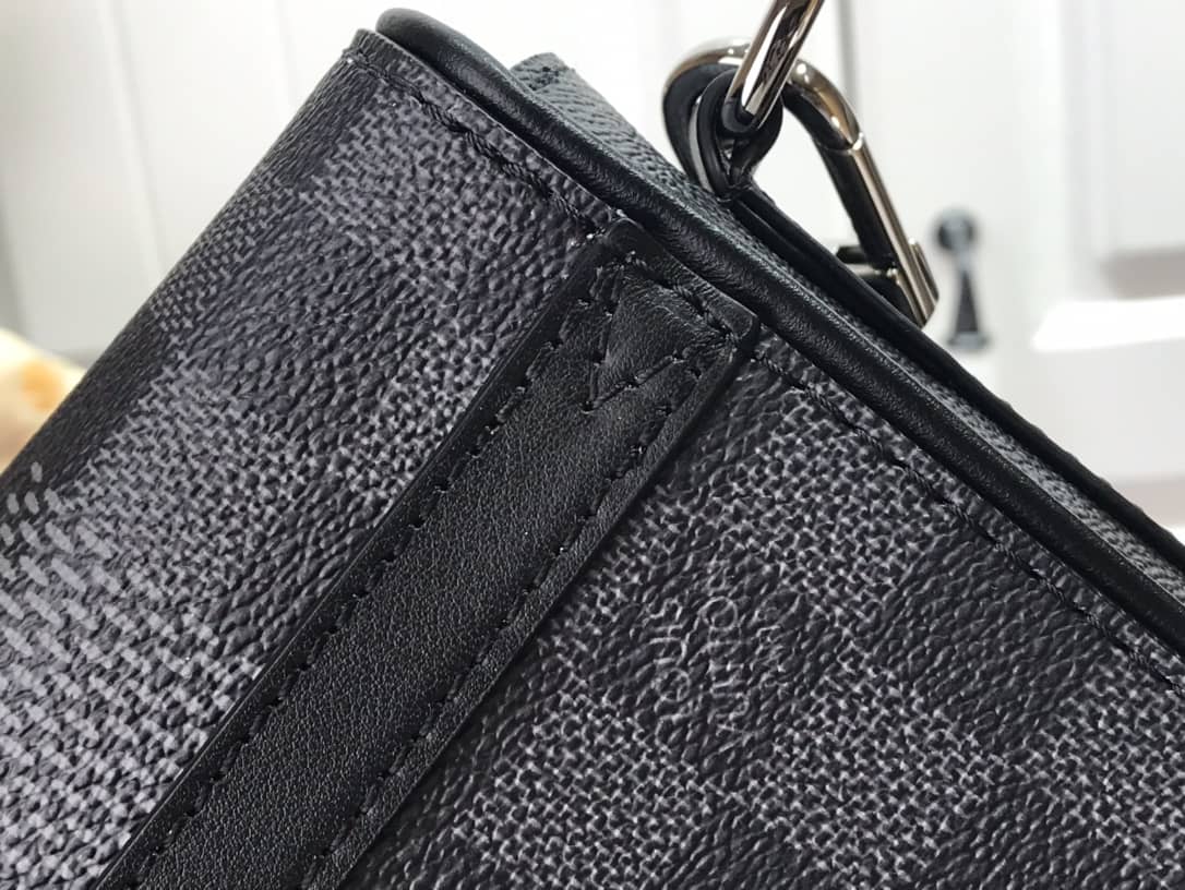 L0vis Vvtt0n Studio Damier Messenger Bag Replica Black N50013