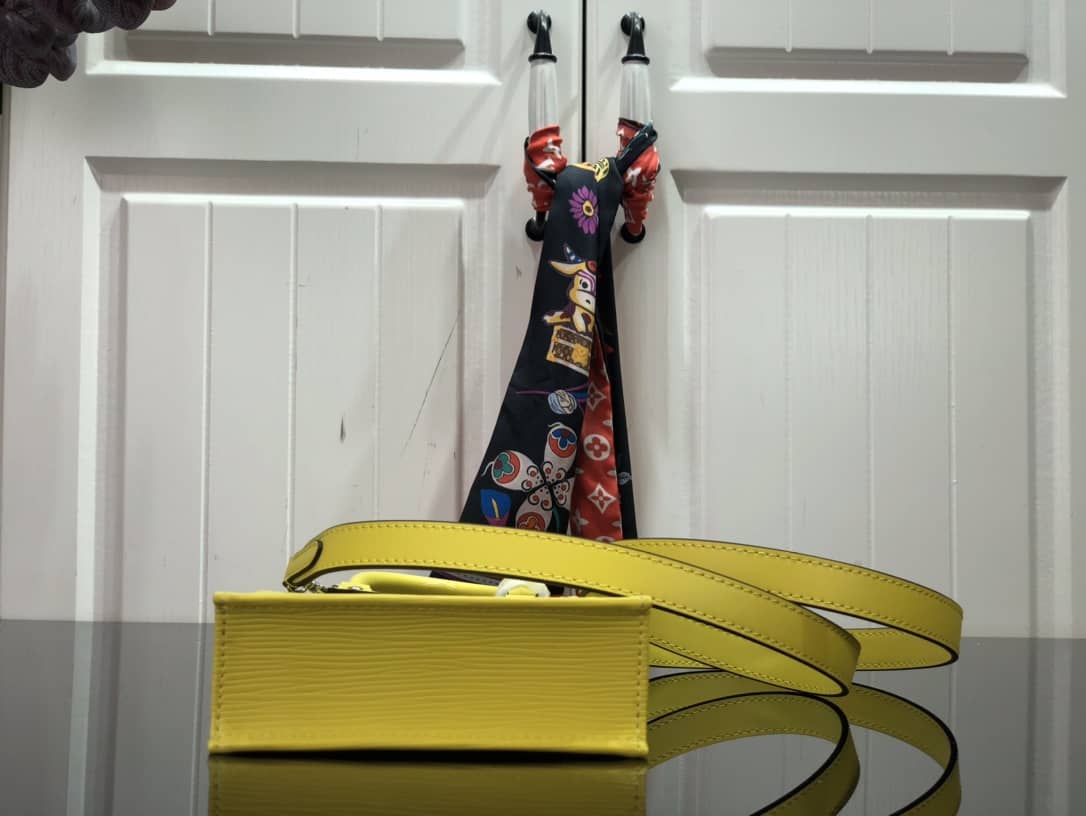 L0vis Vvtt0n Petit Sac Plat Flat Shoulder Bag Replica Yellow M80169