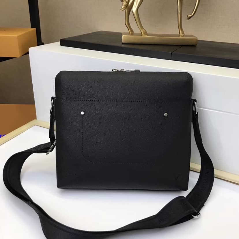 L0vis Vvtt0n Taiga Grigori MM Messenger Bag Replica Black M30206