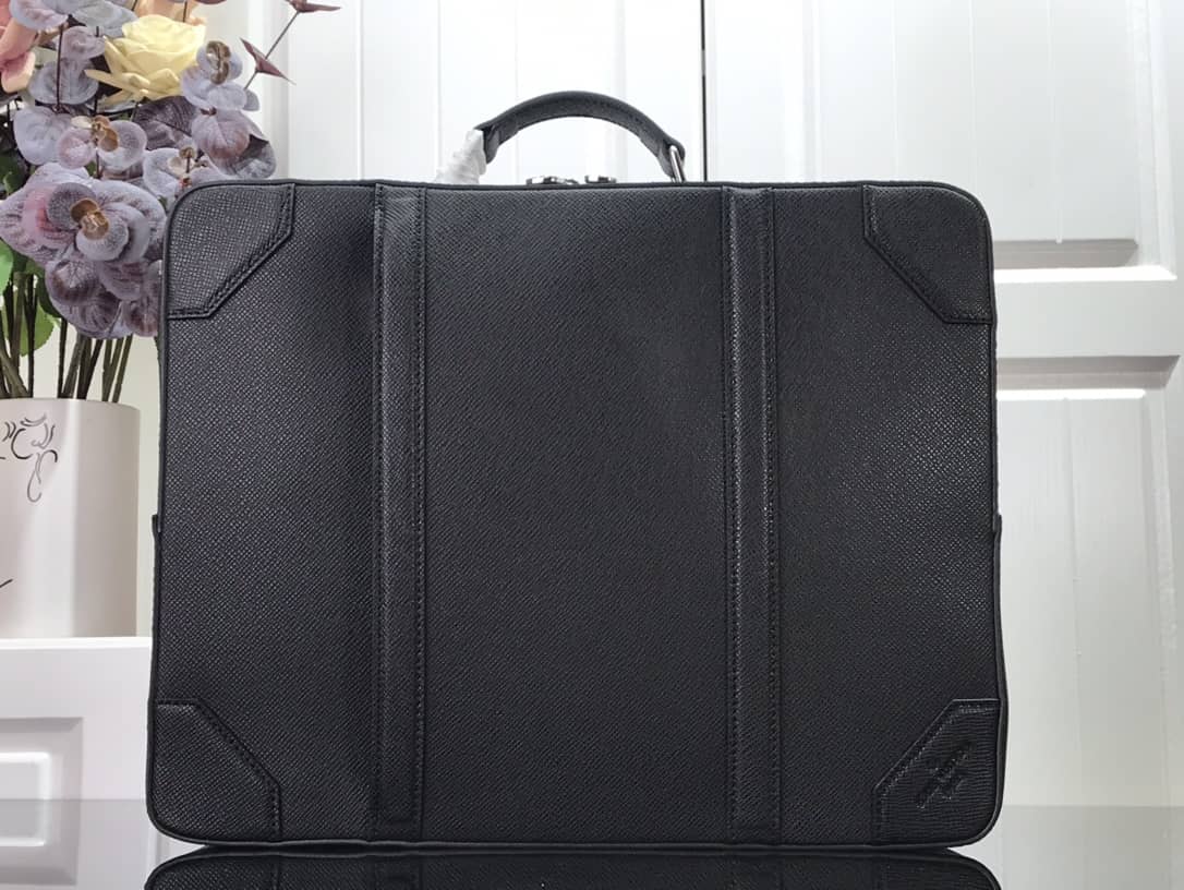 L0vis Vvtt0n Briefcase Taiga Leather Black M30769 Replica