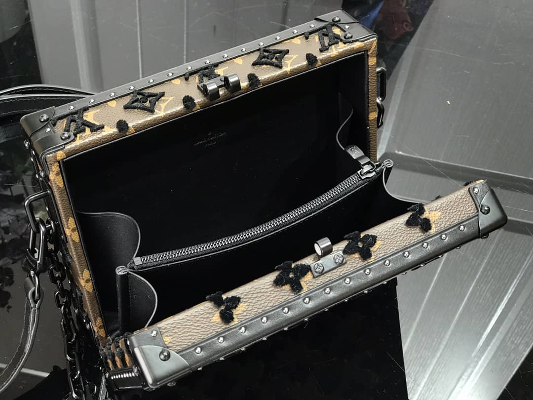 L0vis Vvtt0n Monogram Replica Clutch Box M20233