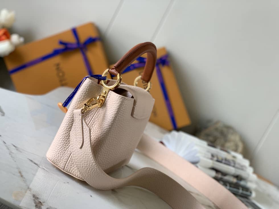 L0vis Vvtt0n Capucines Mini M59253 Replica Crossbody Bag