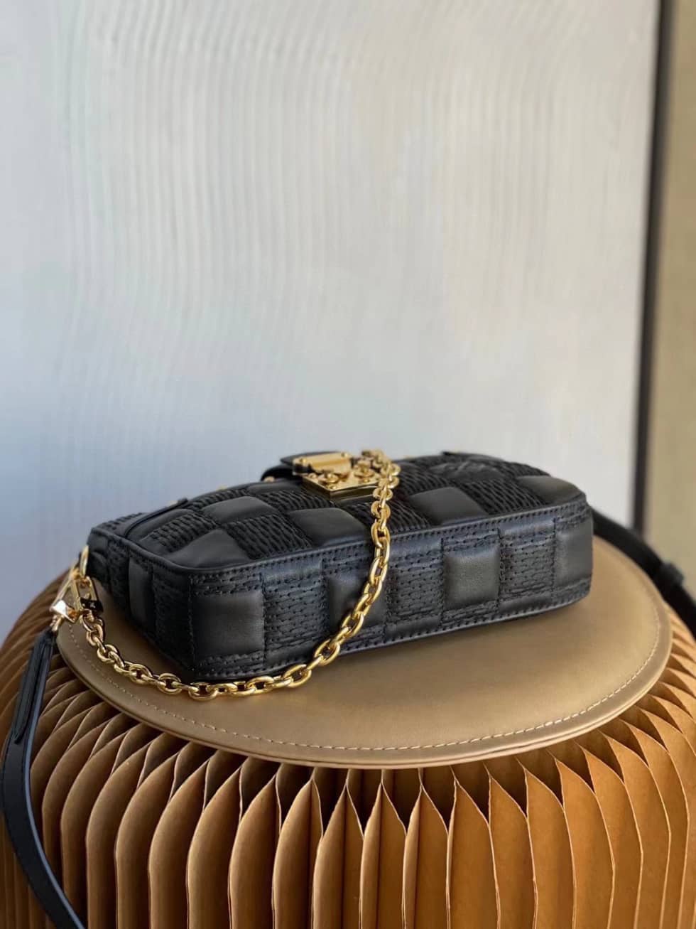 L0vis Vvtt0n Pochette Troca Lamb Leather M59046 Replica Crossbody Bag