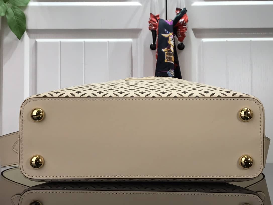 L0vis Vvtt0n Capucines BB Cutout Leather Bag Replica Beige M57228