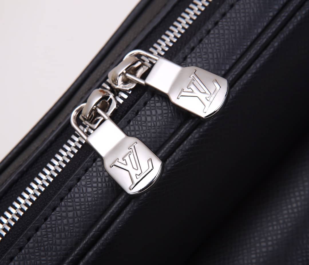 L0vis Vvtt0n Eclipse Outdoor PM Bag M30233 Replica Messenger Bag