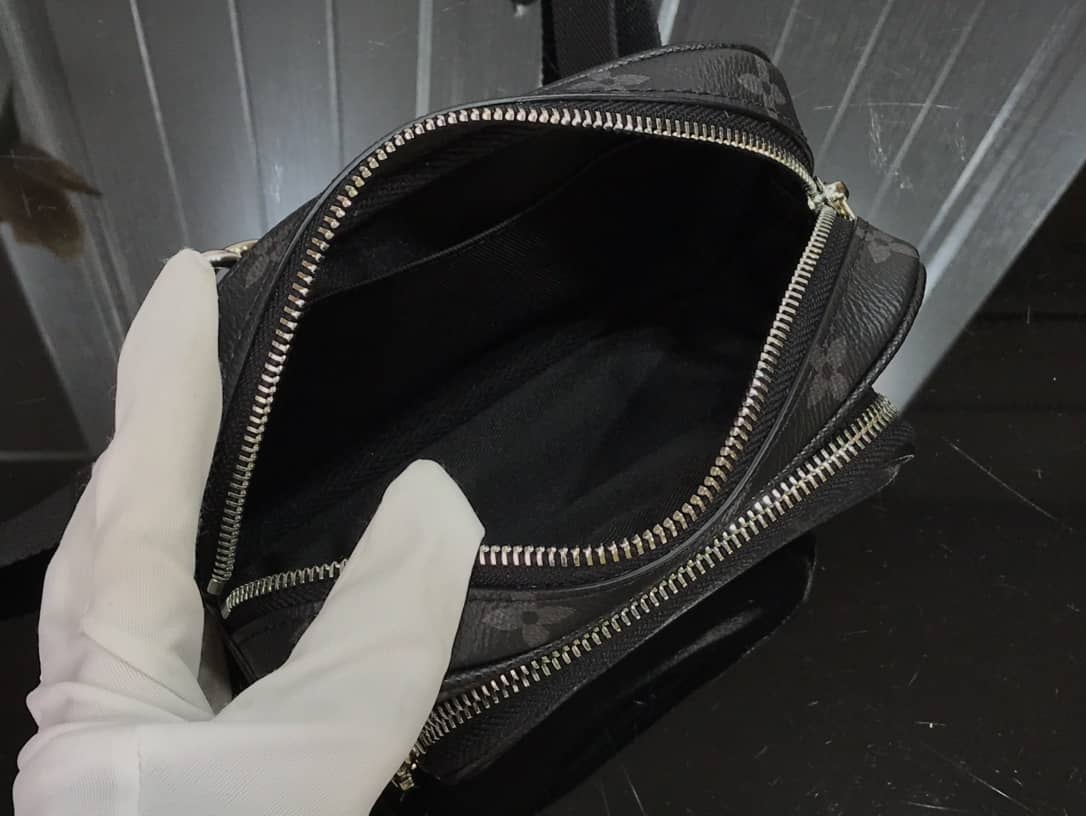 L0vis Vvtt0n Outdoor Replica Pochette Monogram Eclipse Black M30755