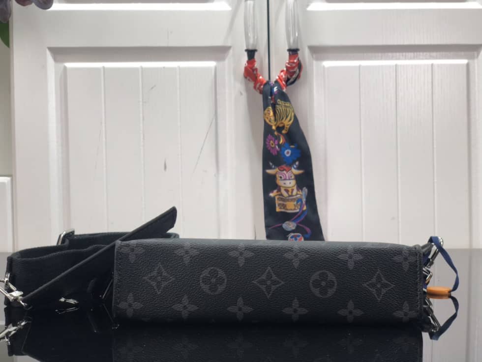 L0vis Vvtt0n Gaston Wearable Wallet Monogram Eclipse Reverse Black M81018 Replica