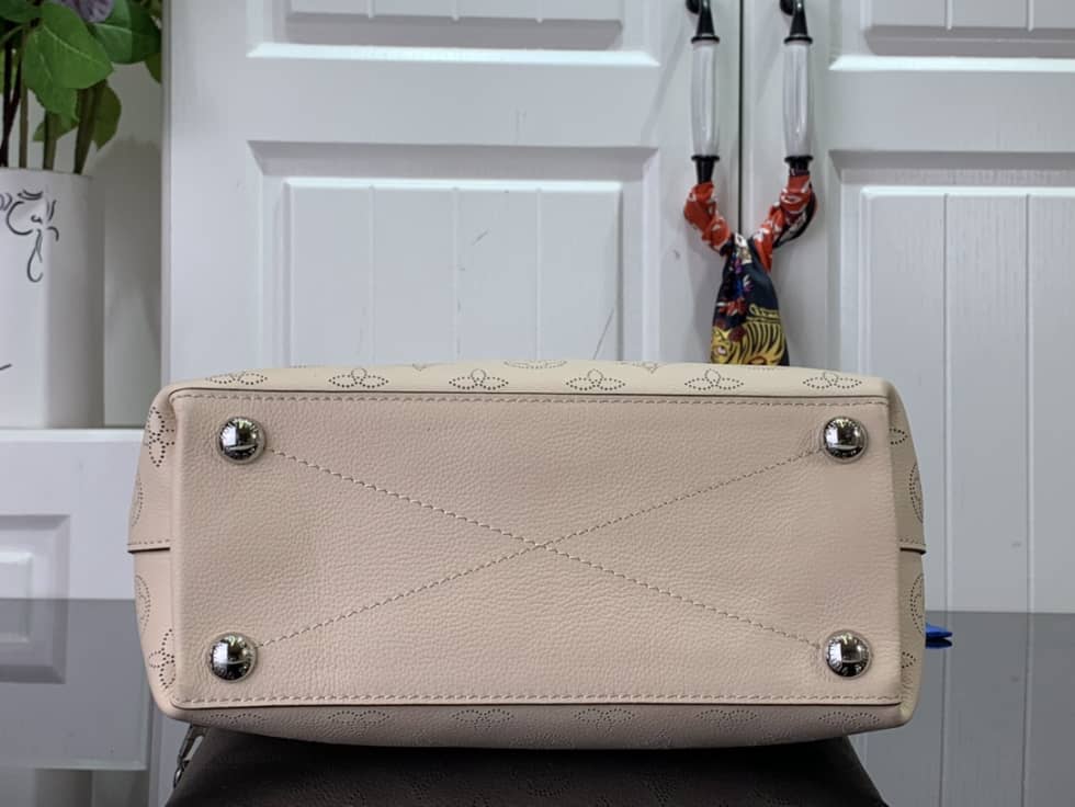 L0vis Vvtt0n Why Knot MM Mahina Cream M20700 Replica Hobo