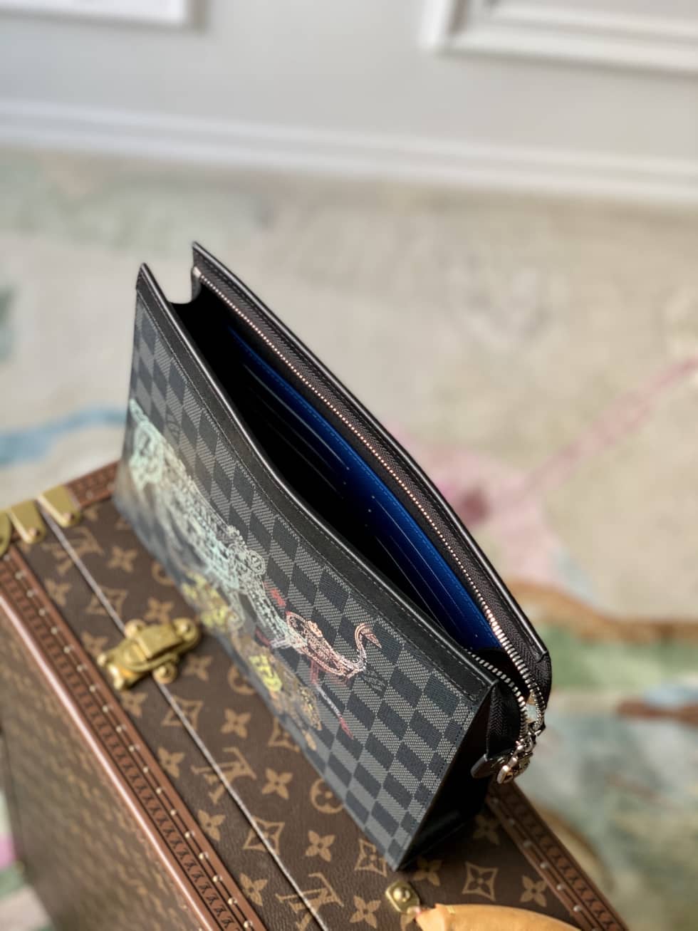 L0vis Vvtt0n Pochette Damier Graphite Stamps Cowhide Leather N64605 Replica