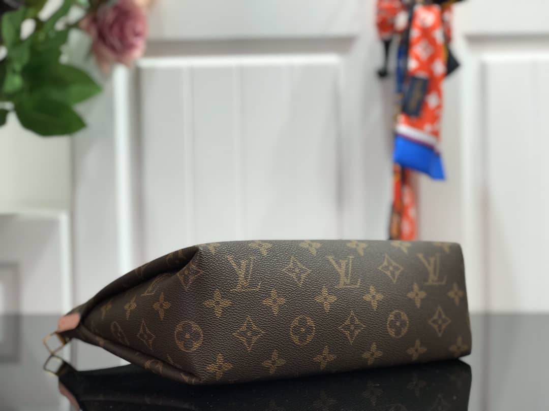 L0vis Vvtt0n Pallas Beauty Case Monogram Canvas Replica Pink M64123