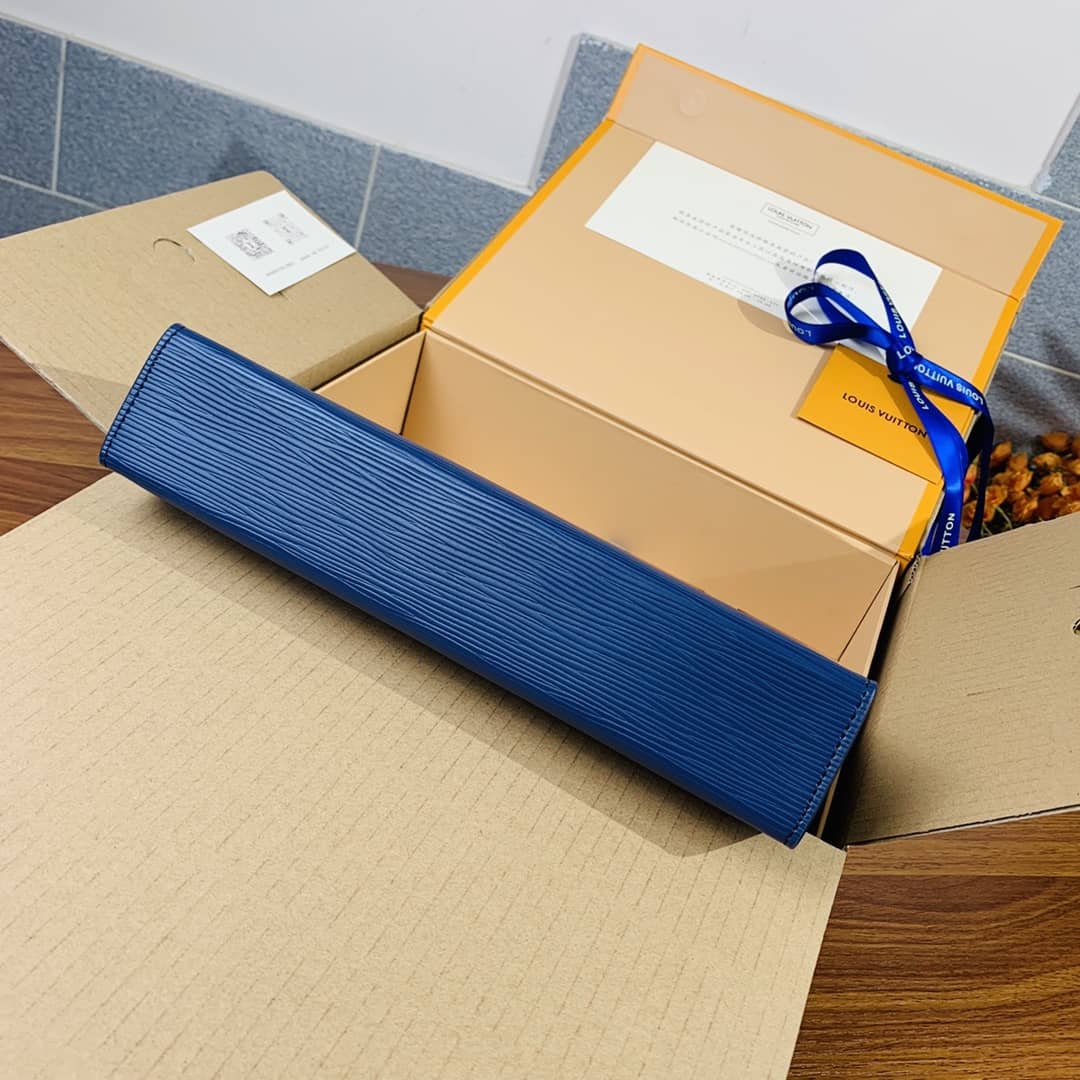 L0vis Vvtt0n Replica Toiletry Pouch 26 Epi Leather Blue M41366