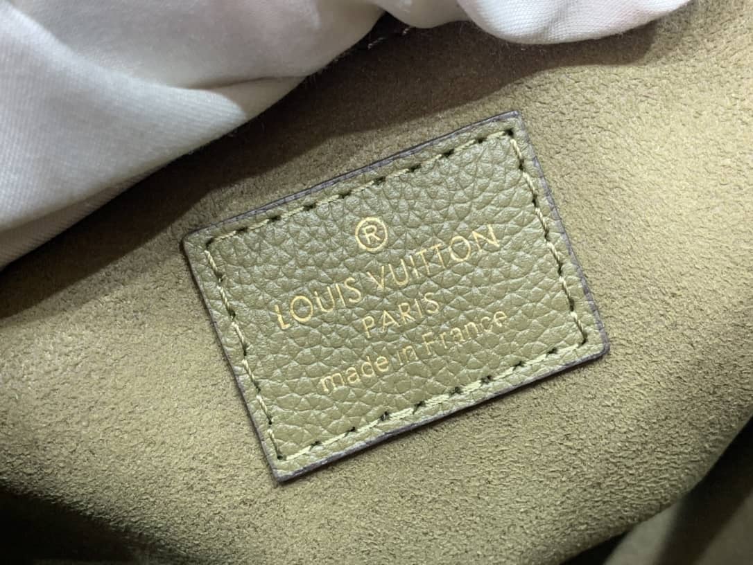 L0vis Vvtt0n Lockme Chain PM Replica Handbag Green M57073