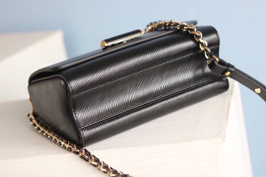 L0vis Vvtt0n Twist MM Chain Leather Replica Bag Black M50282