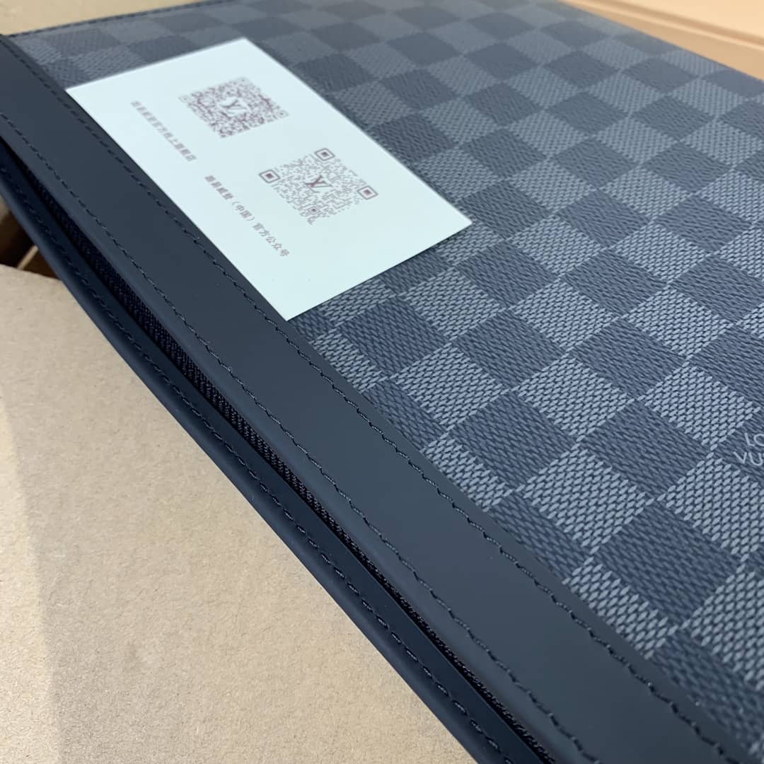 L0vis Vvtt0n Pochette Voyage MM Damier Coated Canvas Clutch Replica N41696