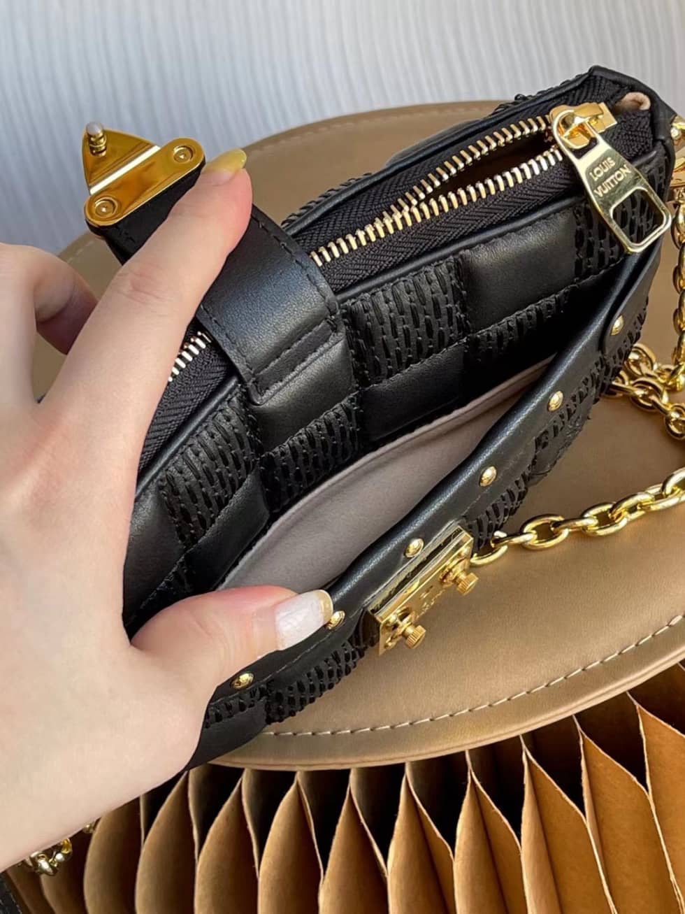 L0vis Vvtt0n Pochette Troca Lamb Leather M59046 Replica Crossbody Bag