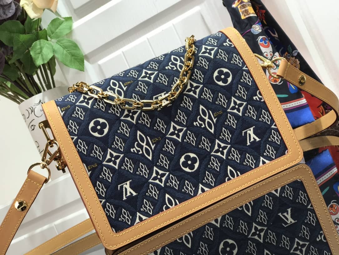 L0vis Vvtt0n Since 1854 Dauphine MM Replica Bag M57499