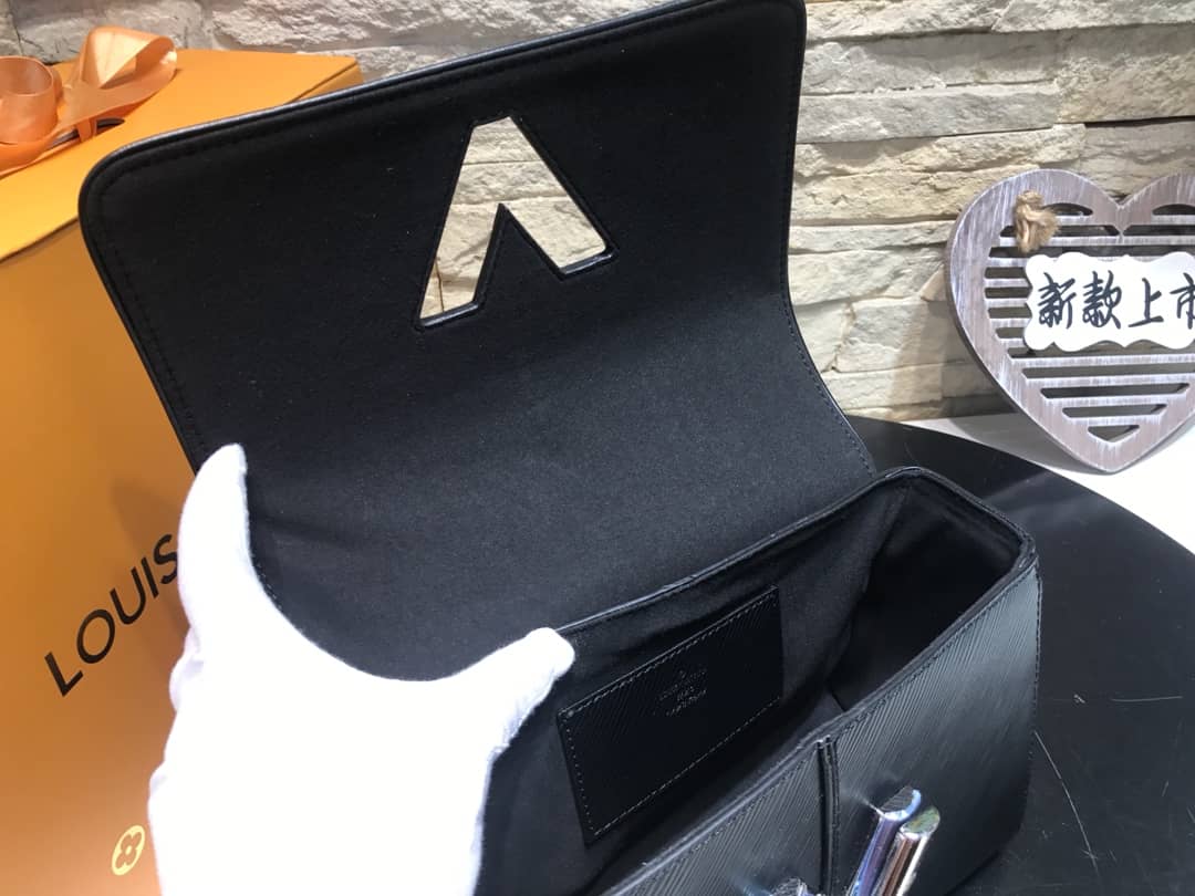 L0vis Vvtt0n Replica Bags Twist PM Epi Leather Replicas Handbag Black(ColaReps)