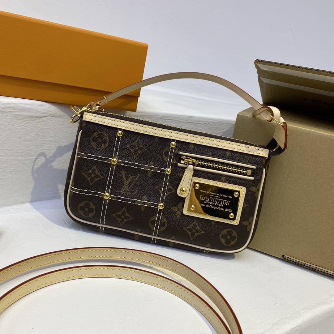 L0vis Vvtt0n Pochette Dupe Monogram Riveting Accessories M51980 Brown