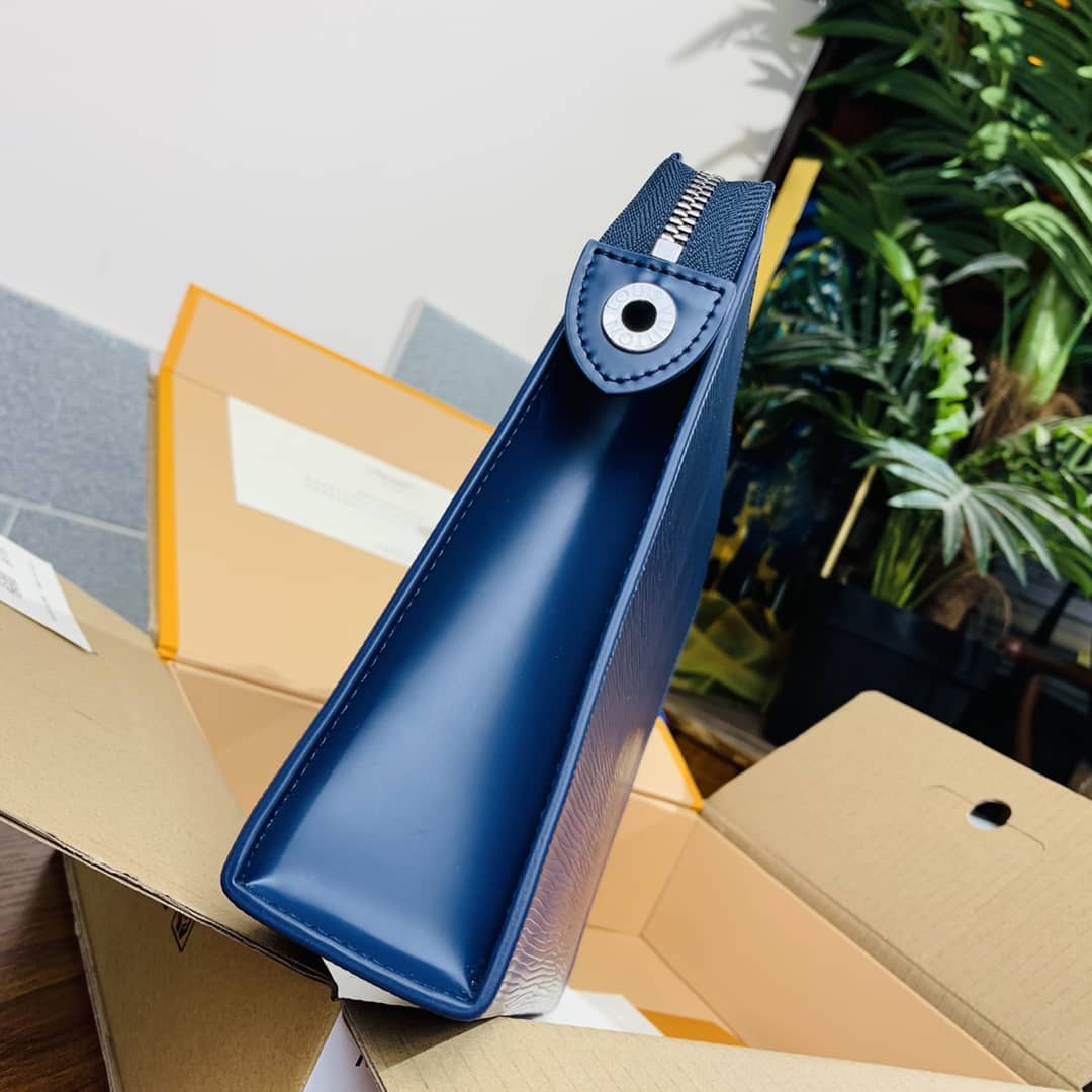 L0vis Vvtt0n Replica Toiletry Pouch 26 Epi Leather Blue M41366