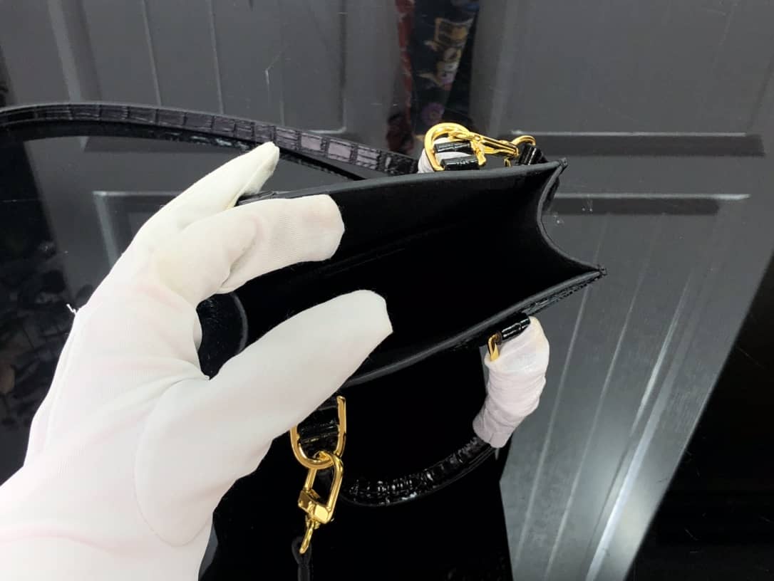 L0vis Vvtt0n Petit Sac Plat Flat Shoulder Bag Replica Black M80169