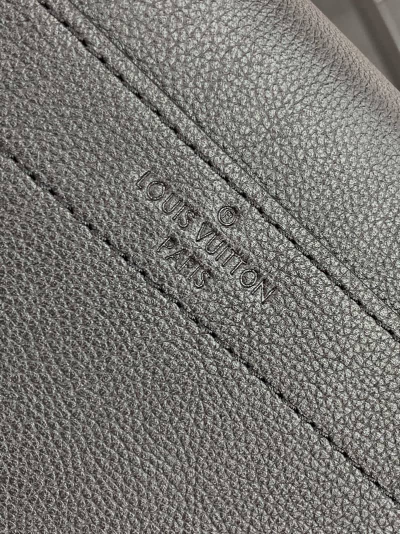 L0vis Vvtt0n Lockme Chain PM Replica Handbag Black M57073