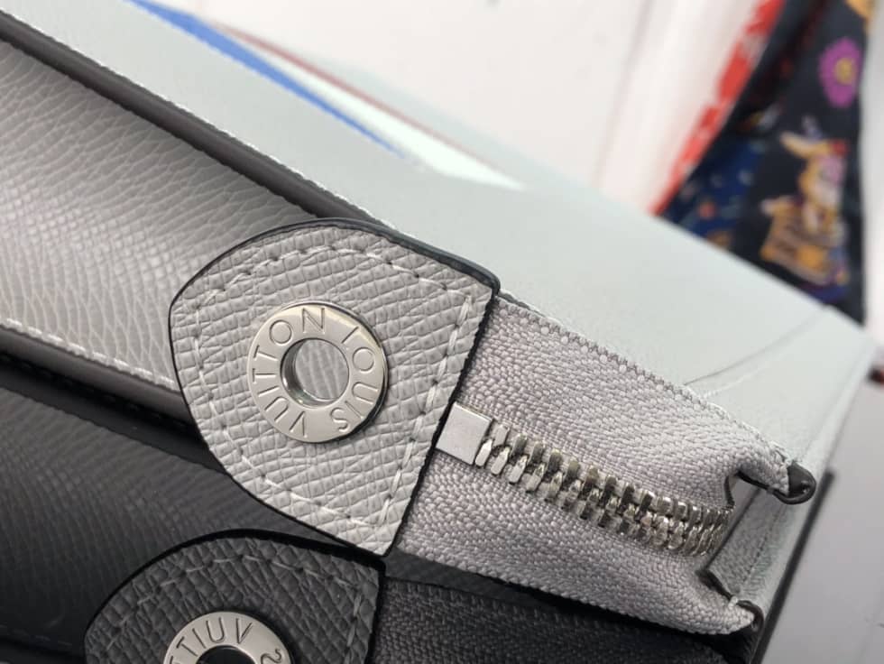 L0vis Vvtt0n Taiga Pochette Voyage Gery M59147 Replica