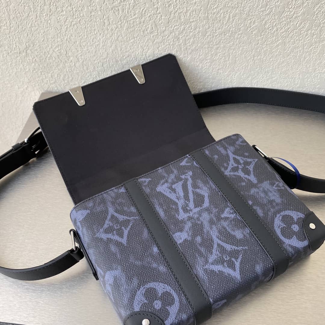 L0vis Vvtt0n Trunk Monogram Messenger Bag Replica Blue M57282