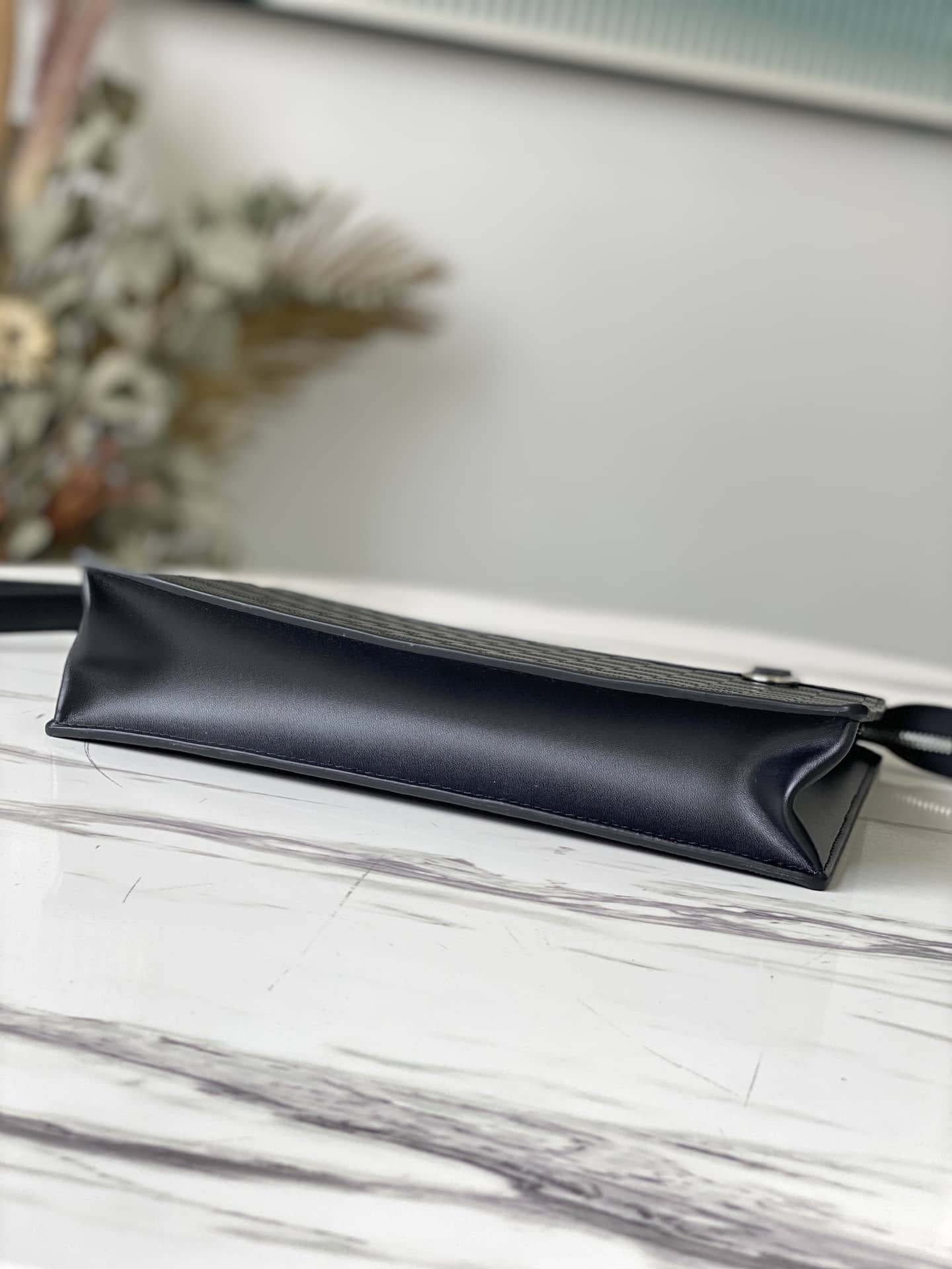 L0vis Vvtt0n Leather Standing Damier Infini 3D Cowhide Pouch Replica Black N60450