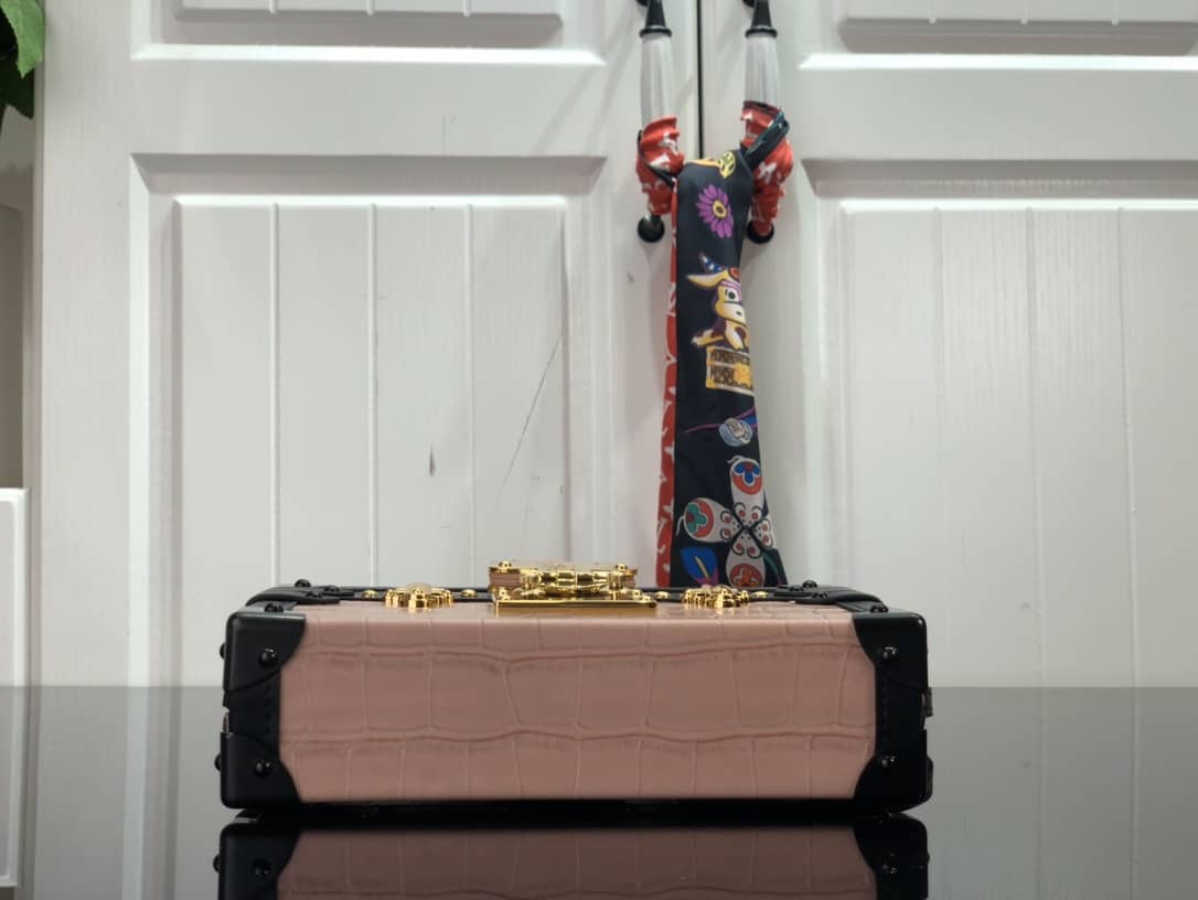 L0vis Vvtt0n Petite Malle Brilliant Alligator Leather Replica Handbag Pink N93817