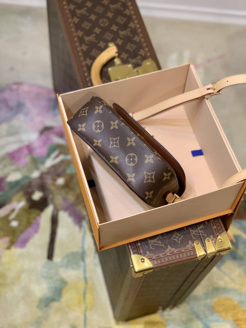 L0vis Vvtt0n Monogram Saint Cloud MM M51243 Replica Messenger Bag