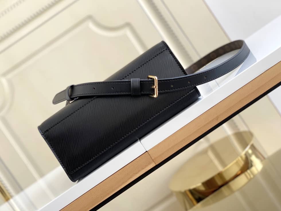 L0vis Vvtt0n Petit Sac Plat Epi Leather Black M69441 Replica Shoulder Bag