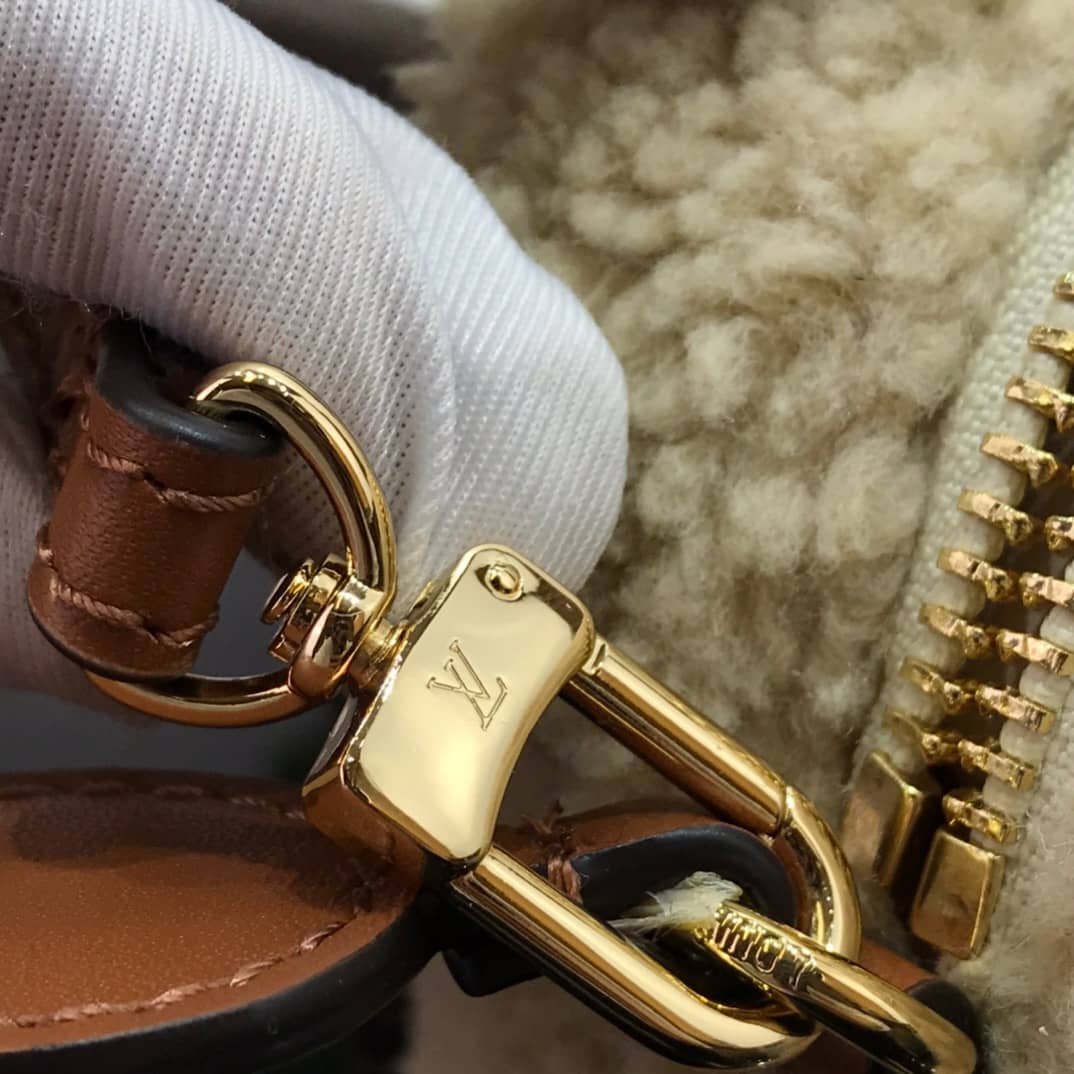 L0vis Vvtt0n Giant Monogram Teddy Replica Shoulder Bag M68599