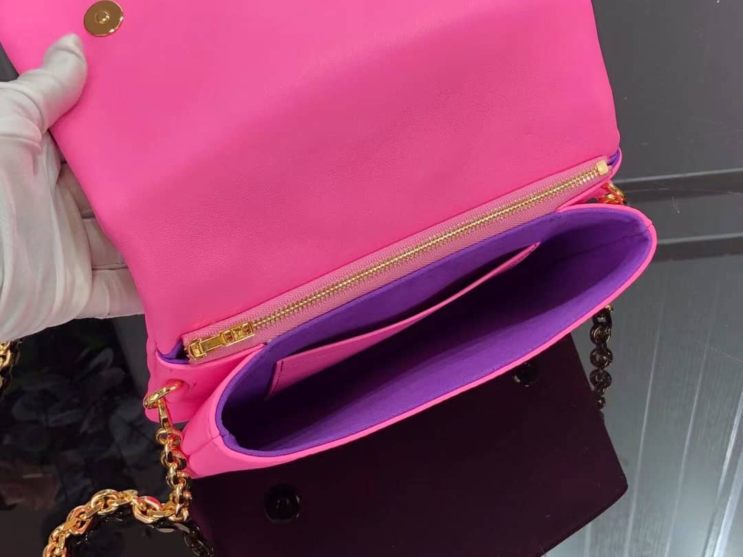 L0vis Vvtt0n Pochette Coussin Monogram Embossed Lambskin Chain Replica Bag Pink