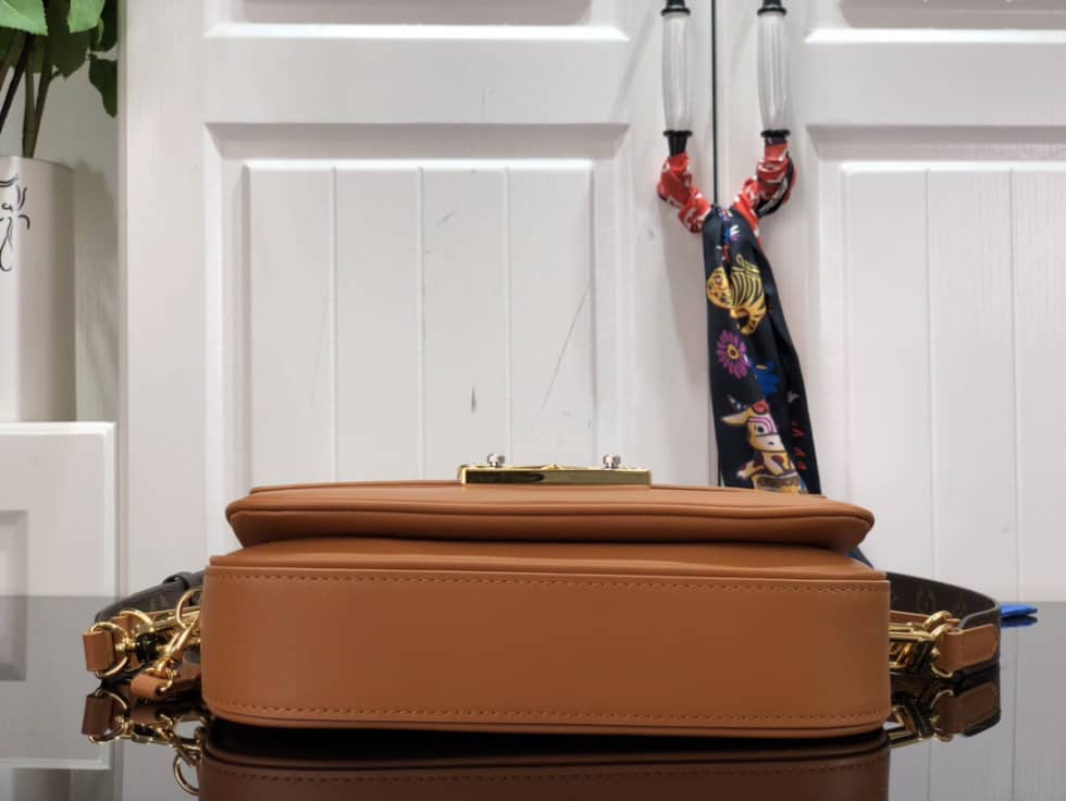 L0vis Vvtt0n Swing Handbag Brown M20393 Replica Shoulder Bag