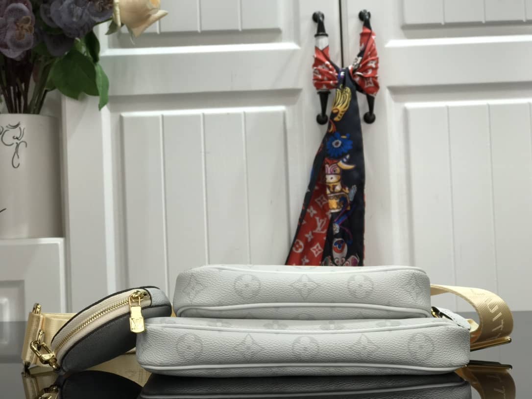 L0vis Vvtt0n Monogram Canvas Multi Pochette Replica White M44823